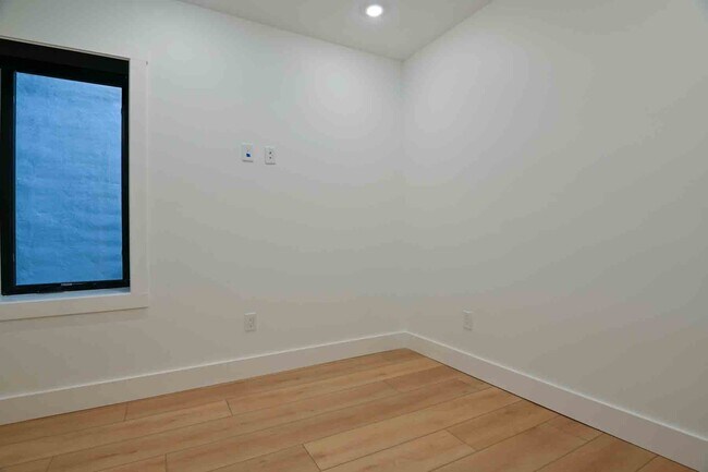 Building Photo - 2637 4th St NE