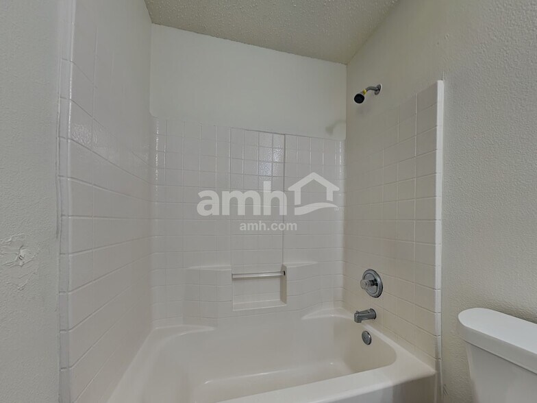 Building Photo - 4301 Meadowknoll Dr