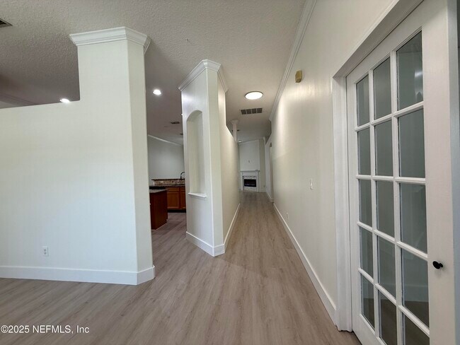 Building Photo - 12244 Lake Fern Dr