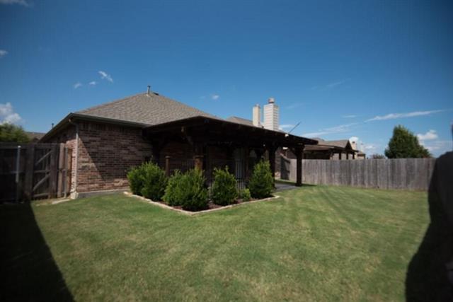 Building Photo - 809 Hardwood Dr