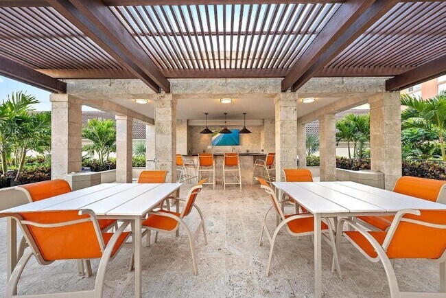 Building Photo - 550 Okeechobee Blvd