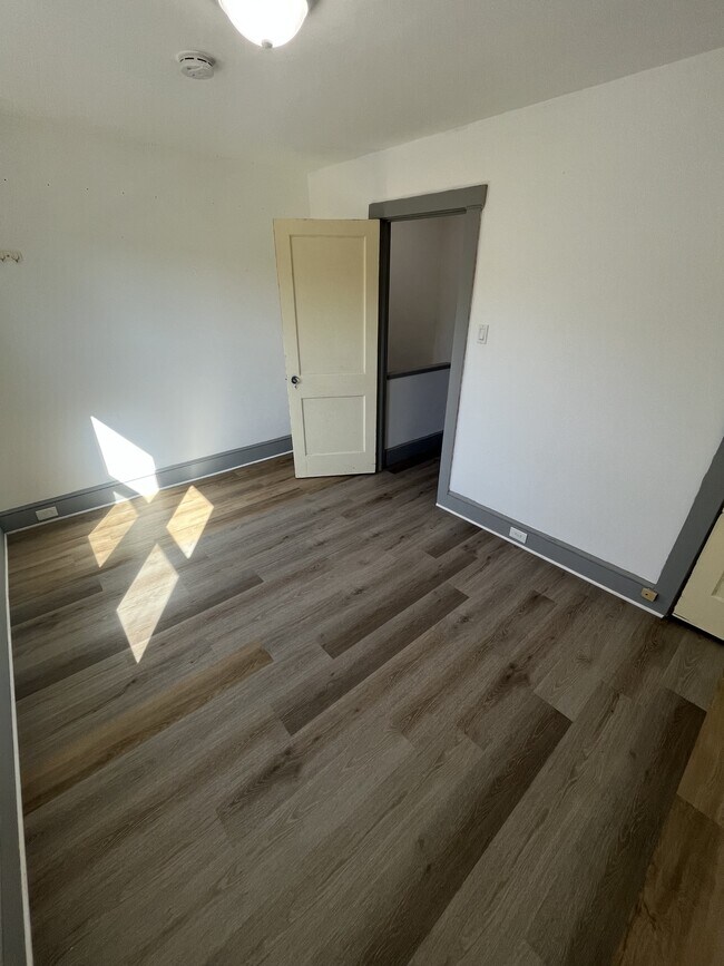 Building Photo - 605 Lehigh Ave