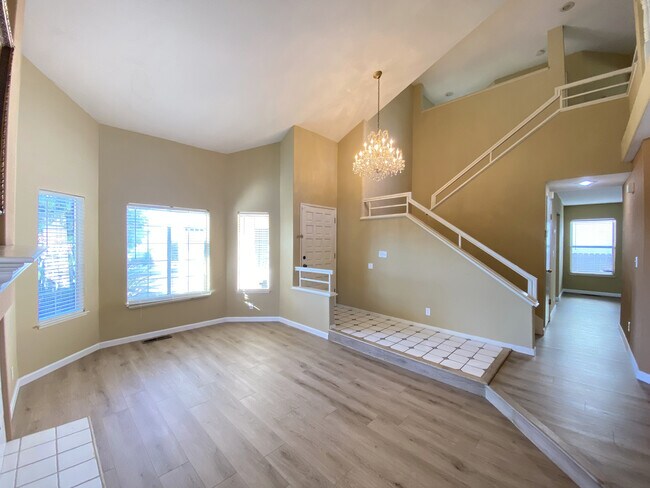 Building Photo - 746 Catalina Cir