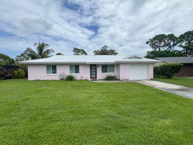 Building Photo - 1323 Torreya Cir