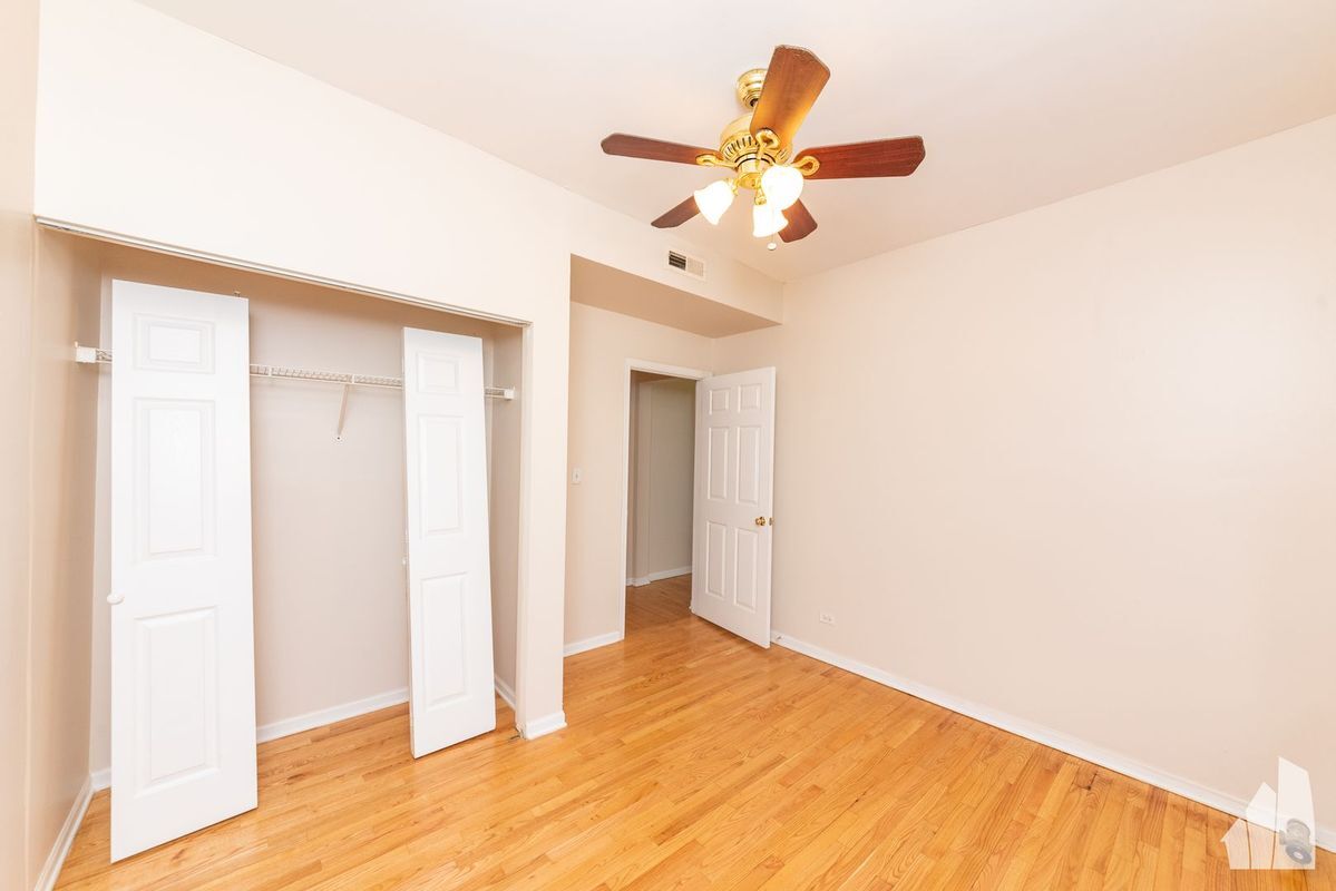 Building Photo - 7505 N Greenview Ave