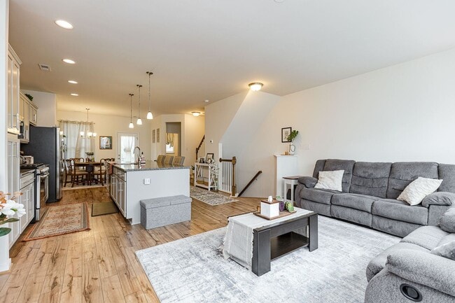 Building Photo - Gorgeous and Modern Home Available