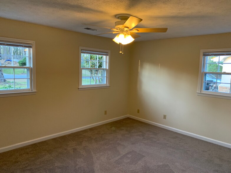 Building Photo - 3748 Cutler Dr SW