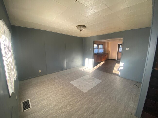 Building Photo - 1632 4th Ave
