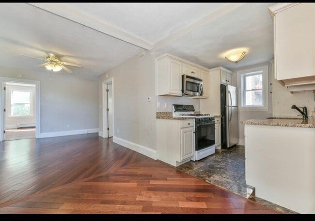 Building Photo - 154 Webster St