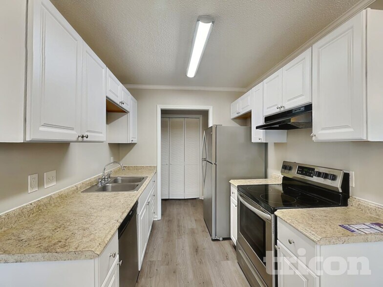 Building Photo - 216 Netherland Dr