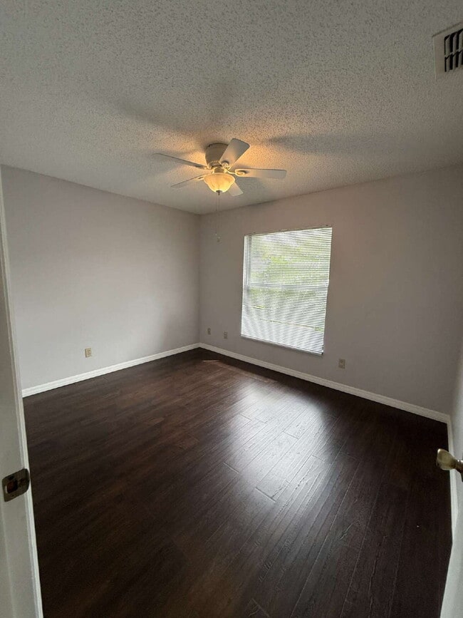 Building Photo - Charming 3 Bedroom with 2 Full Baths in Ca...