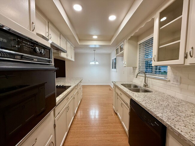 Building Photo - Conveniently located single story home!