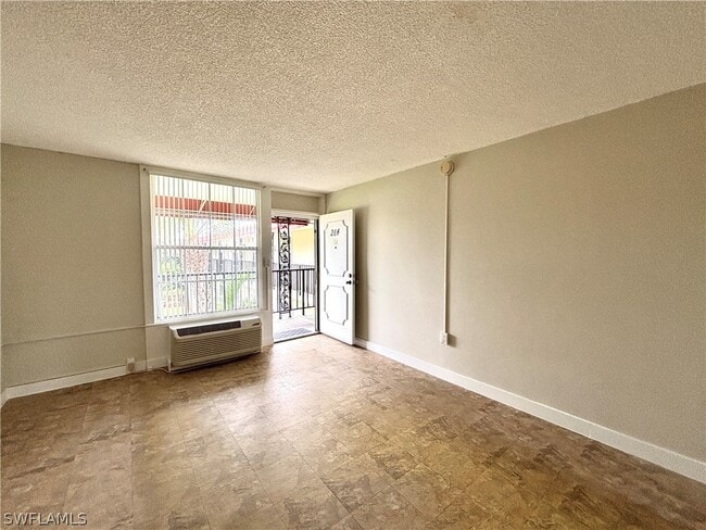 Building Photo - 2555 Tamiami Trail N