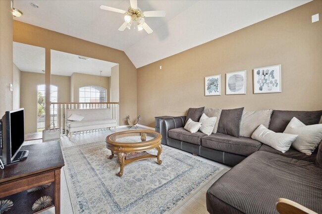 Building Photo - 11215 Royce Palms Dr