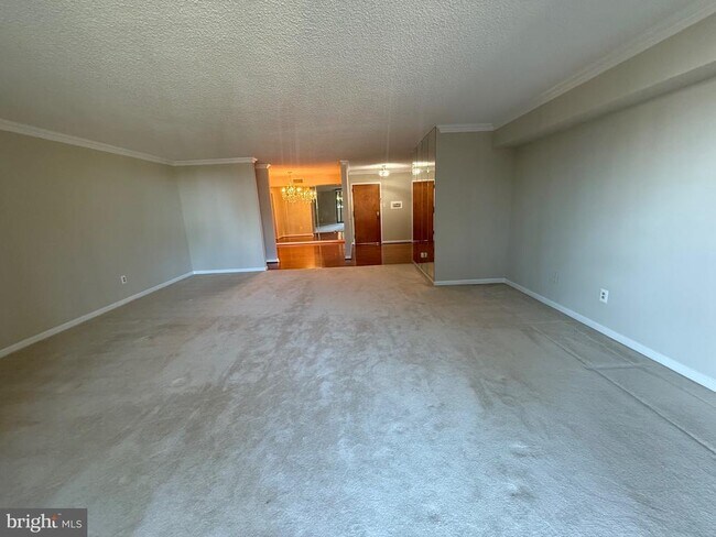 Building Photo - 1101 S Arlington Ridge Rd