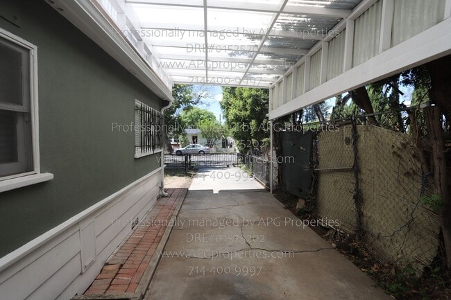 Building Photo - 919 W Wilshire Ave