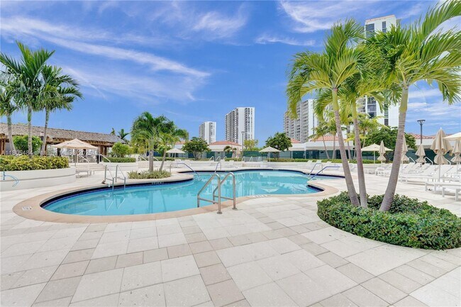 Building Photo - 20281 E Country Club Dr
