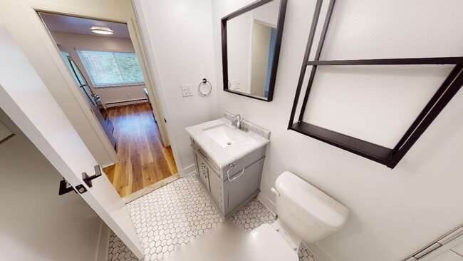 Building Photo - Fully Renovated 1 Bedroom - Triangle Distr...