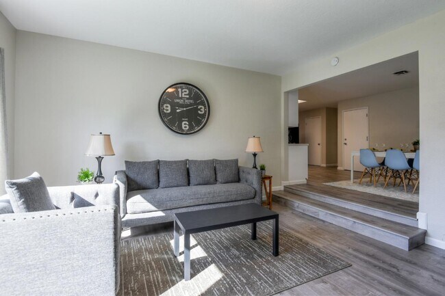 Building Photo - 546 Woodstock Way