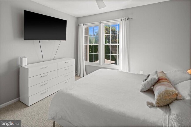 Building Photo - 9 Cromwell Ct