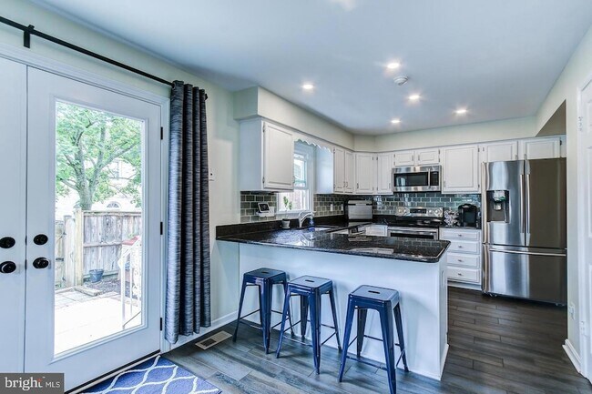 Building Photo - 4054 Norbeck Square Dr