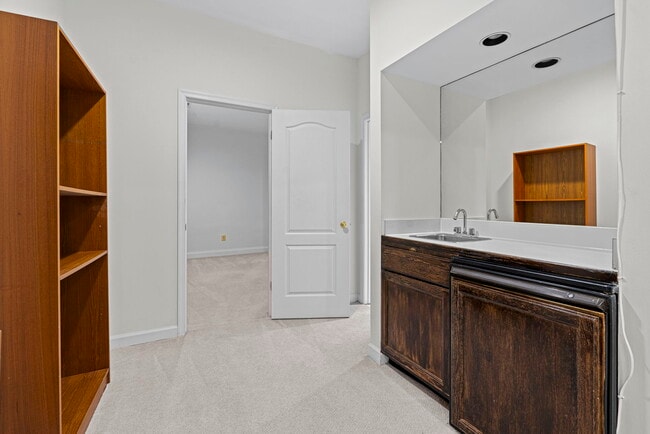 Building Photo - 7926 Long Ridge Ct