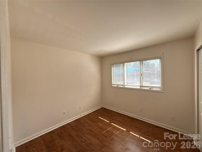 Building Photo - 1823 J Julian Ln