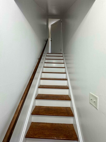 Building Photo - 468 Lincoln Ave