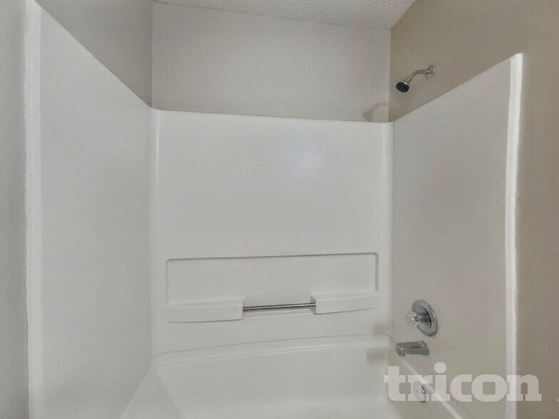 Building Photo - 109 Impressive Ln