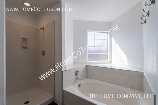 Building Photo - 2581 W Camino De La Joya