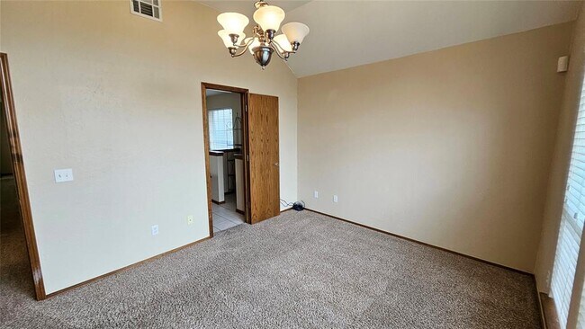 Building Photo - 420 E Plantation Terrace