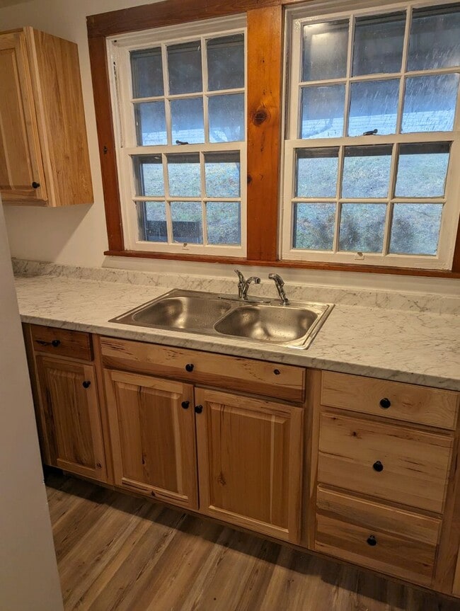 Building Photo - 65 Crestview Heights