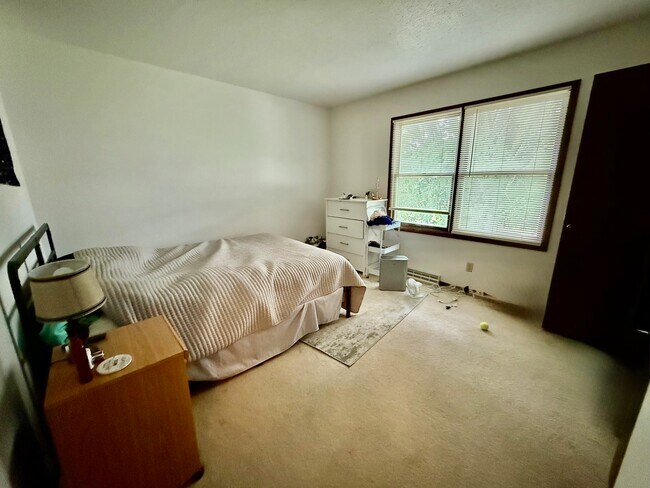 Building Photo - 620 7th Ave NW