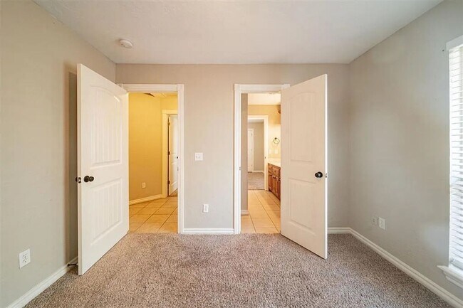 Building Photo - 1105 Kelsi Dr