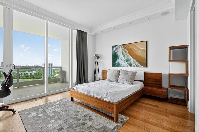 Building Photo - 20155 NE 38th Ct