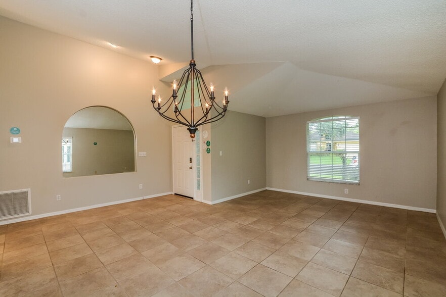 Building Photo - 887 Brightview Dr