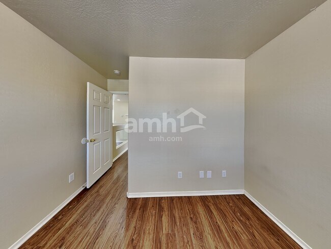 Building Photo - 22644 W Adams Dr