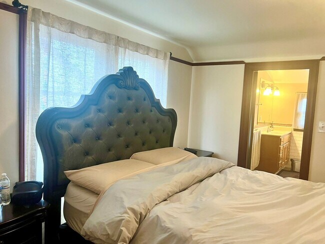 Building Photo - Stunning 3bed/3.5bath Brick Home in Ballard!