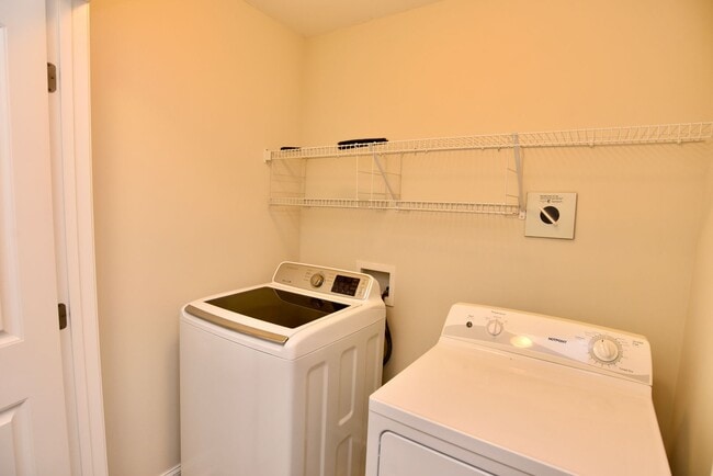 Building Photo - 411 Ferguson Ln