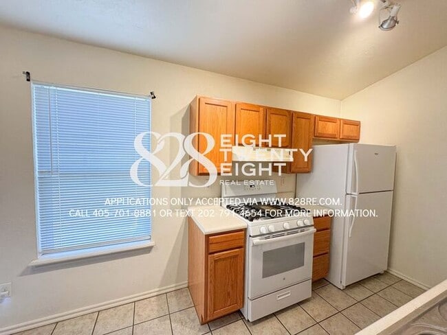 Building Photo - ADORABLE East Norman 3 Bed/2 Bath Duplex Available NOW in Eastridge!