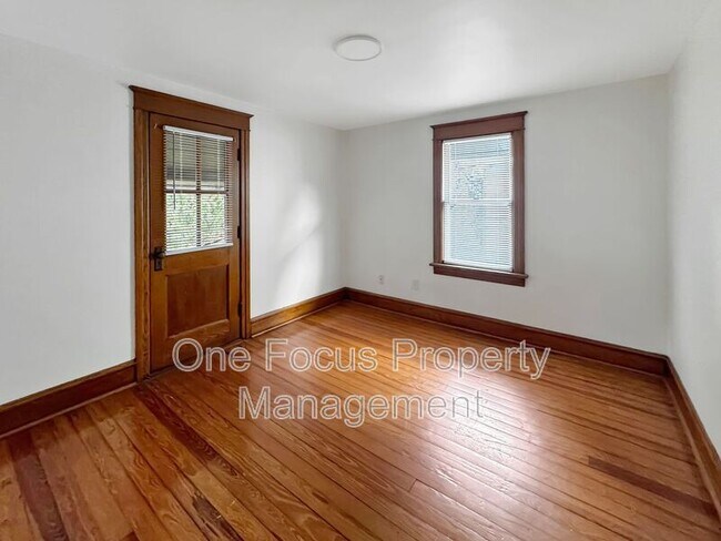 Building Photo - 1012 Louisa St