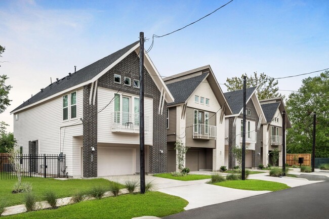 Building Photo - 1042 Homer St