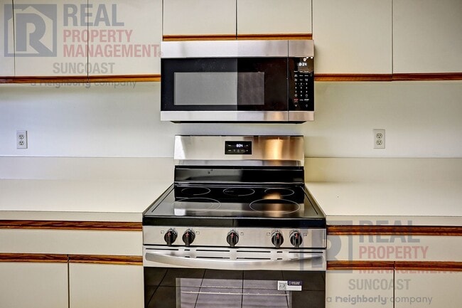 Building Photo - 251 Fenwick Dr