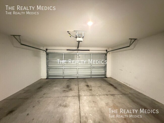 Building Photo - 13981 SW 27 Ct Rd