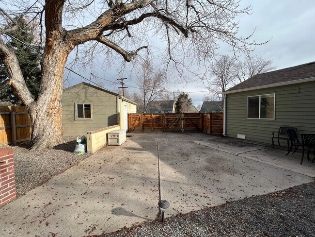 Building Photo - 3 bed 2 bath Harvey Park, Corner Lot