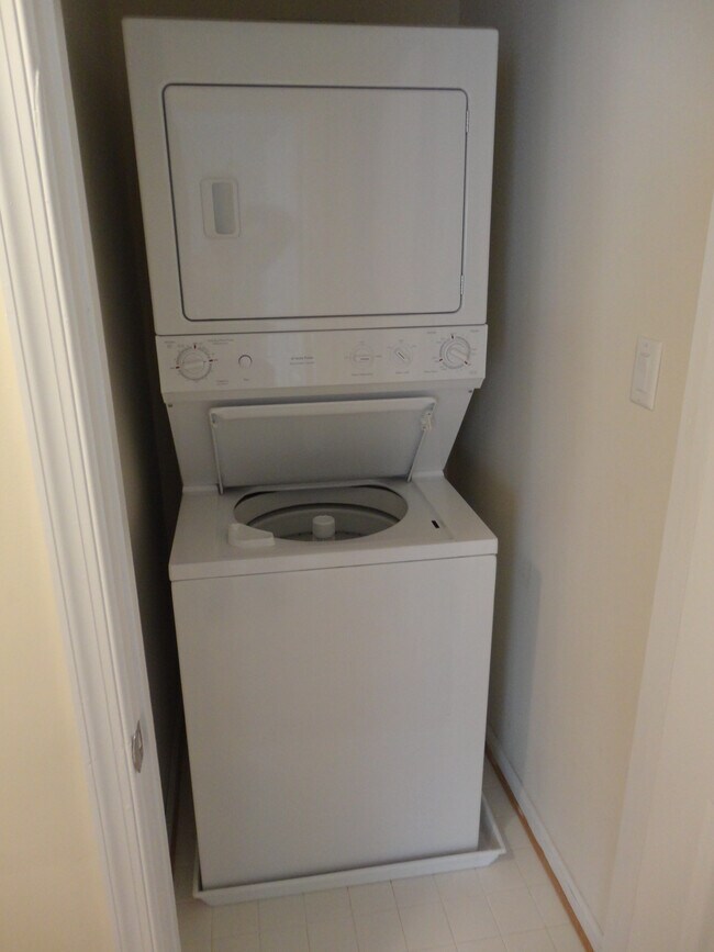 Laundry in unit - 15568 Horseshoe Ln