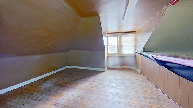 Building Photo - 1303 Mt Rose Ave