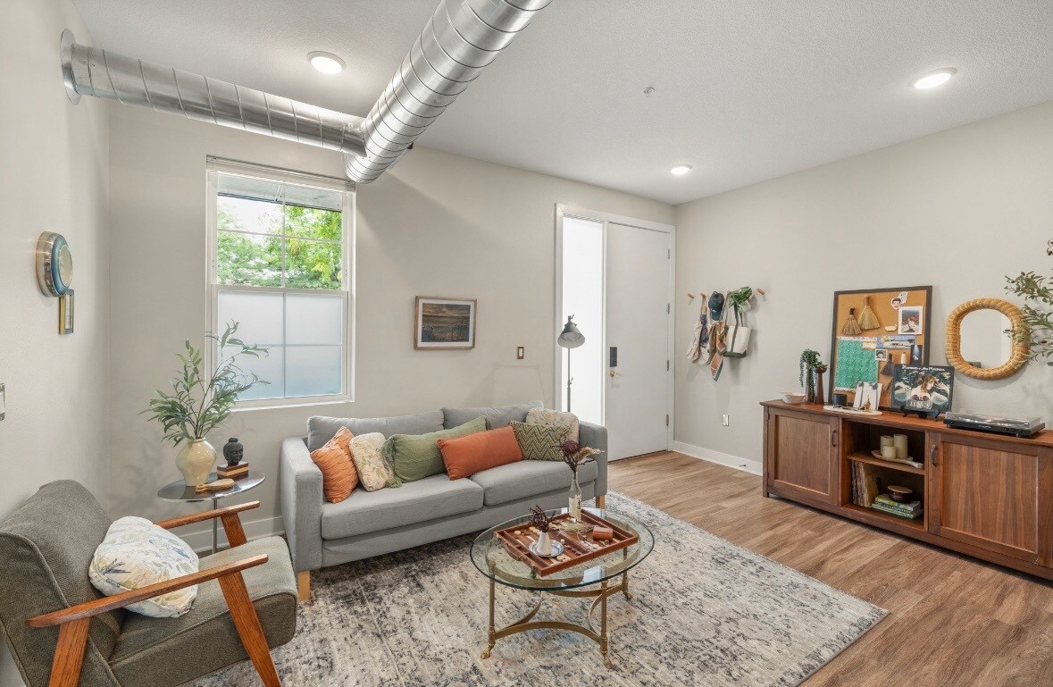Building Photo - 450 SW 7th St