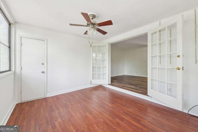 Building Photo - 72 Montre Square NW