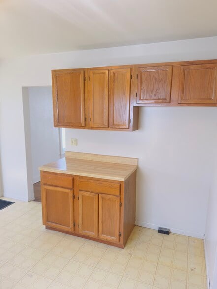 Building Photo - 440 Orena Ave